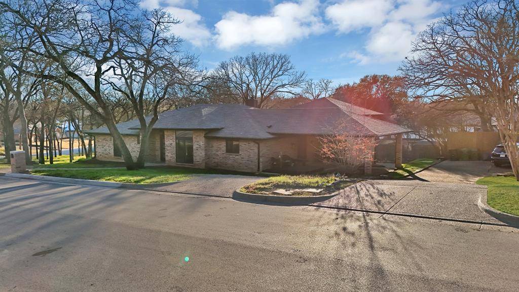 2814 Marquis Circle E, Arlington, TX 76016