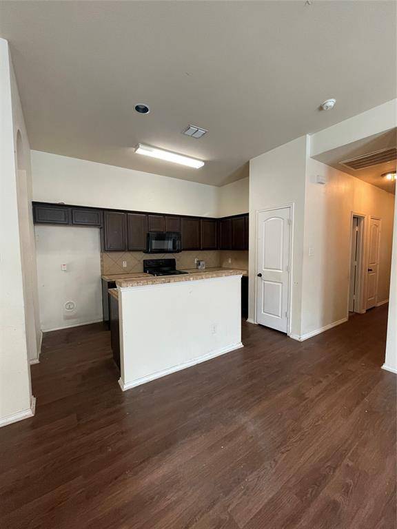 1428 Ravenwood Drive, Mansfield, TX 76063