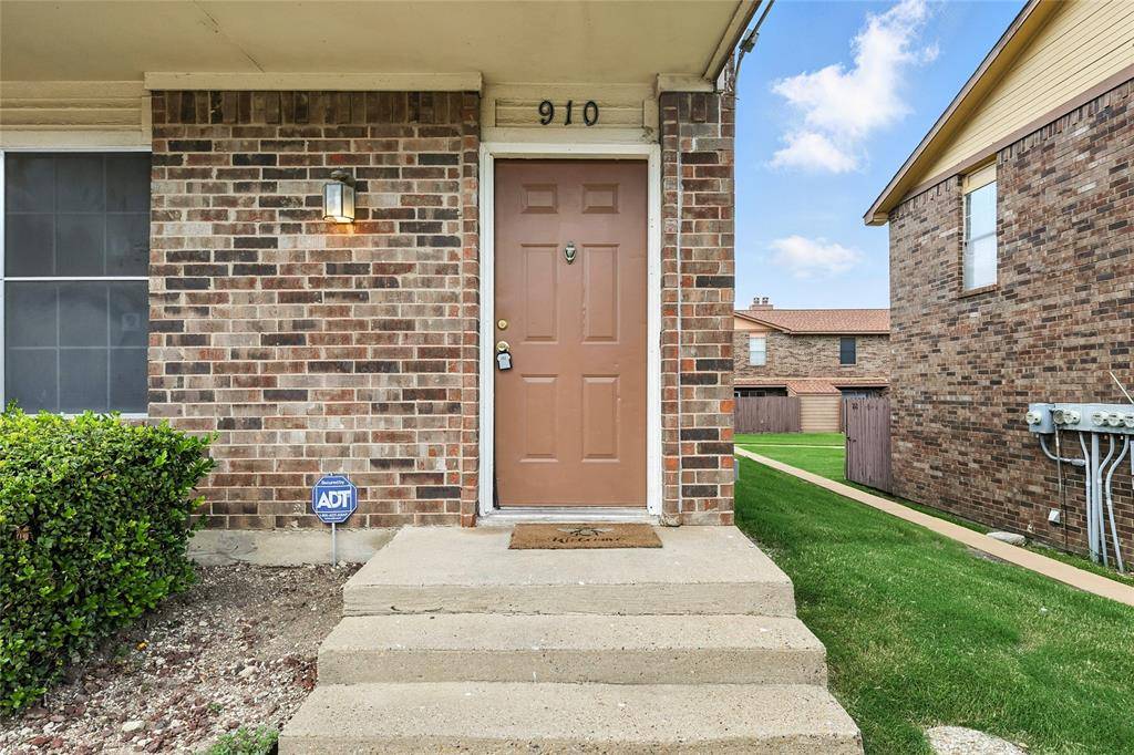 910 Cedar Terrace, Cedar Hill, TX 75104
