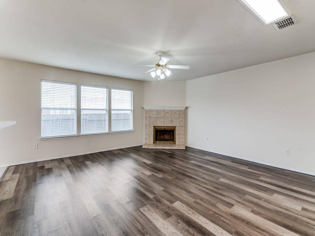 9436 Goldenview Drive, Fort Worth, TX 76244