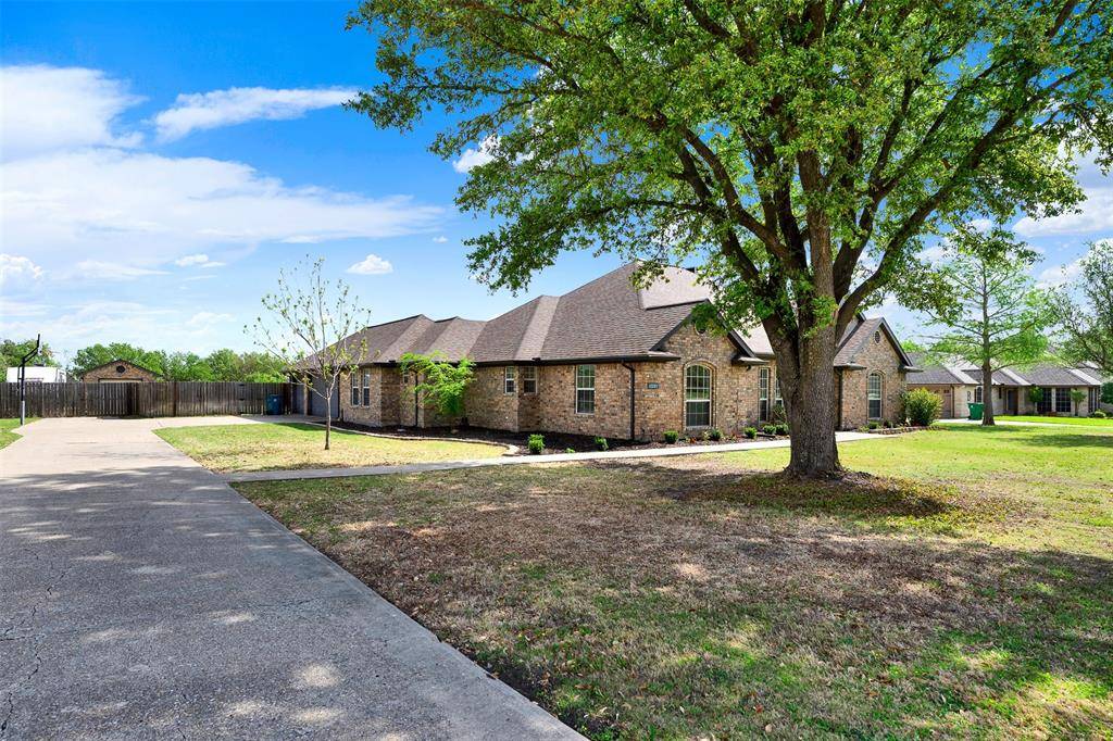 1201 E Oaklawn Drive, Talty, TX 75160