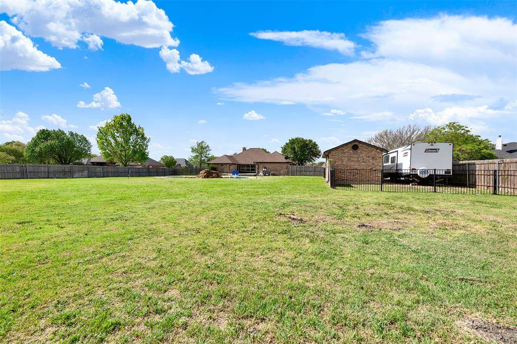 1201 E Oaklawn Drive, Talty, TX 75160
