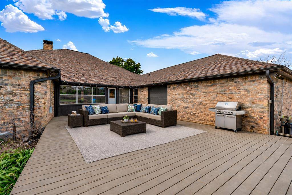 1201 E Oaklawn Drive, Talty, TX 75160