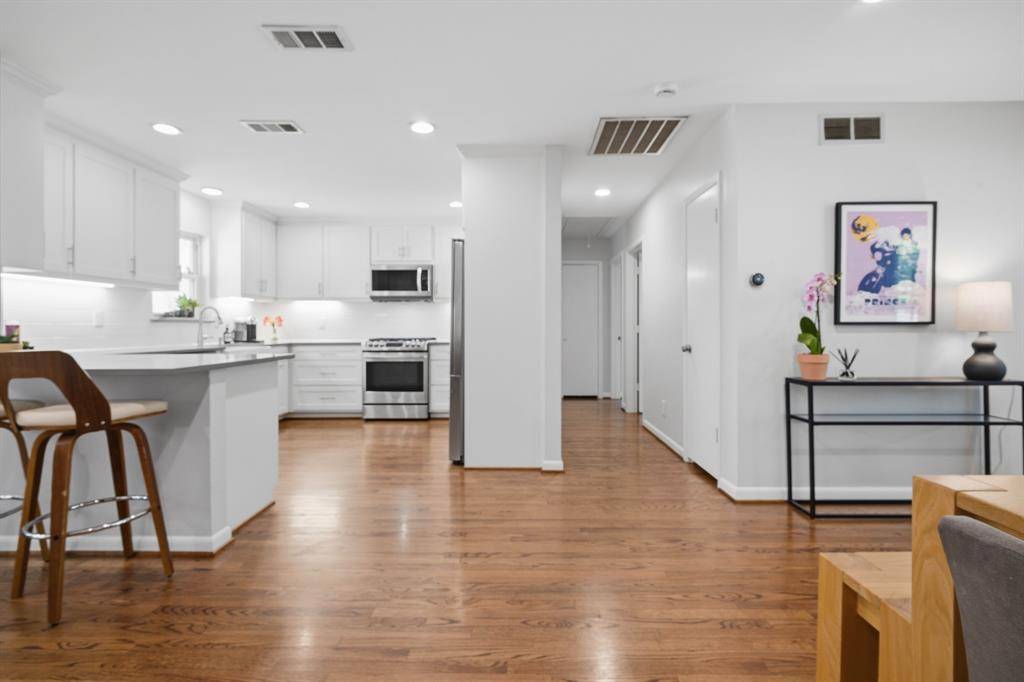 824 Kirkwood Drive, Dallas, TX 75218