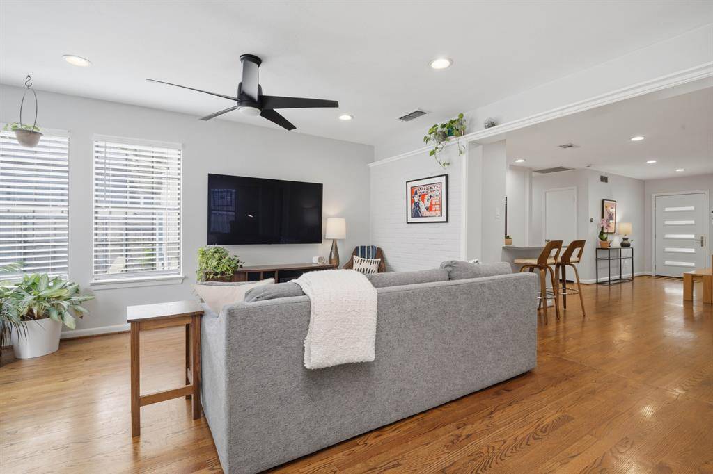 824 Kirkwood Drive, Dallas, TX 75218