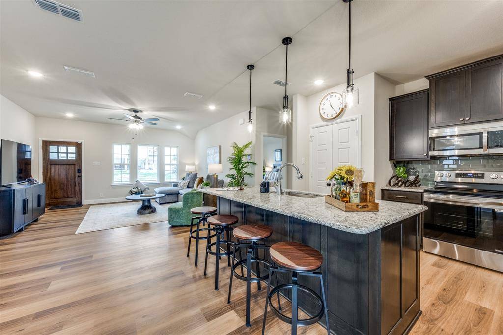 100 Walnut Street, Whitesboro, TX 76273