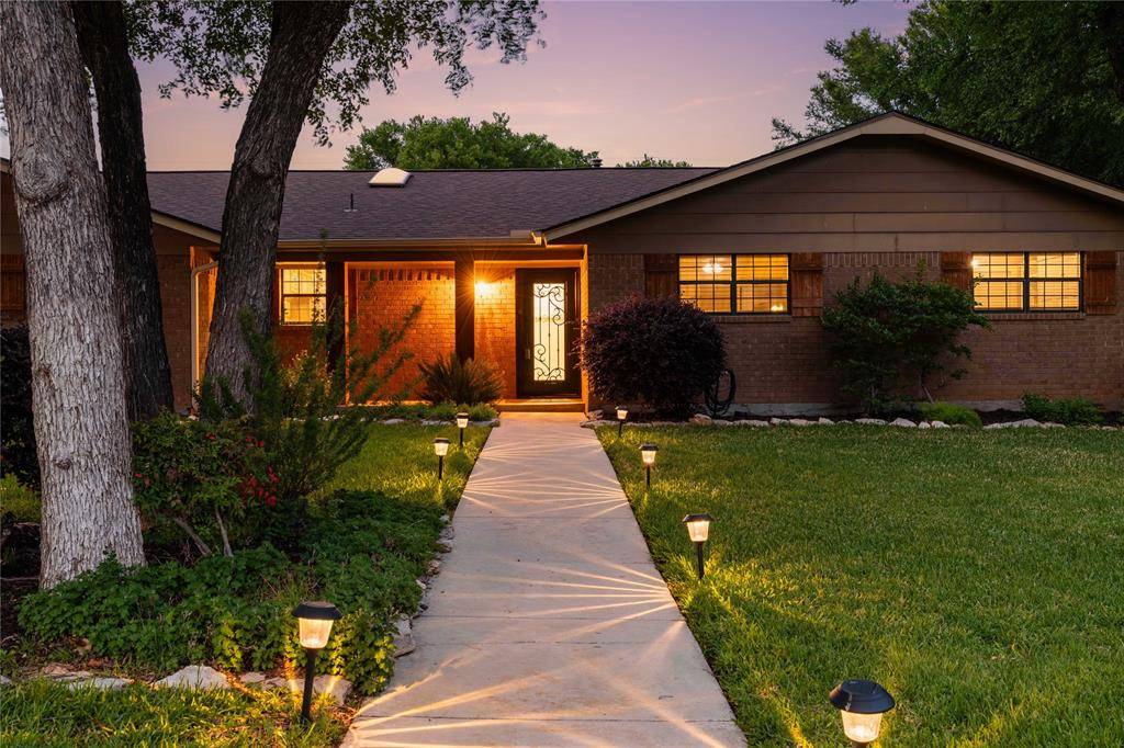 1700 16th Street, Brownwood, TX 76801