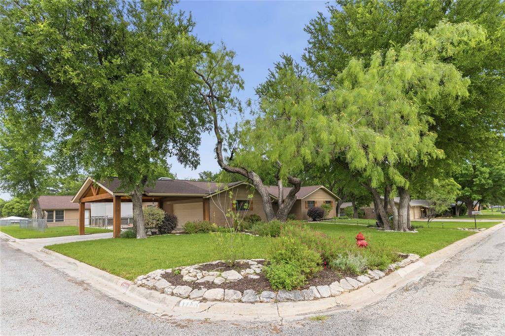 1700 16th Street, Brownwood, TX 76801