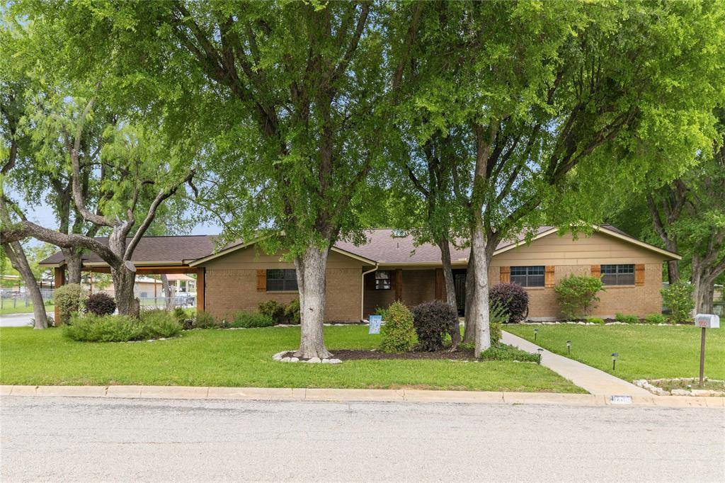 1700 16th Street, Brownwood, TX 76801