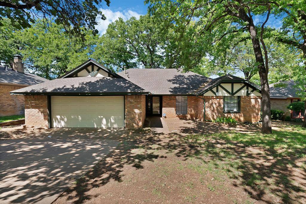 5715 Trail Crest Drive, Arlington, TX 76017