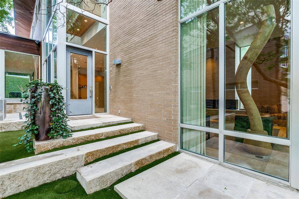 2207 Kessler Woods Court, Dallas, TX 75208