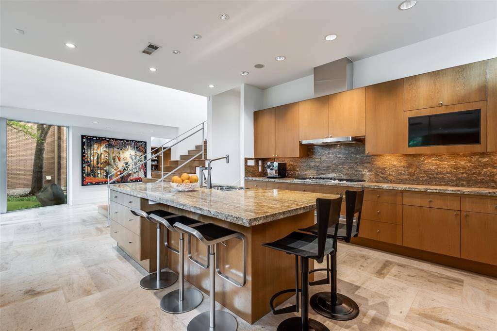 2207 Kessler Woods Court, Dallas, TX 75208