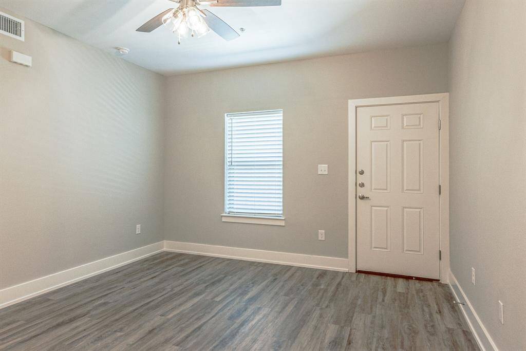 115 W Jones #201, Krum, TX 76249