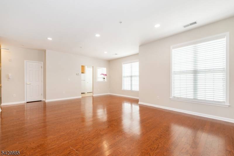 201 Dey St #124, Harrison Town, NJ 07029