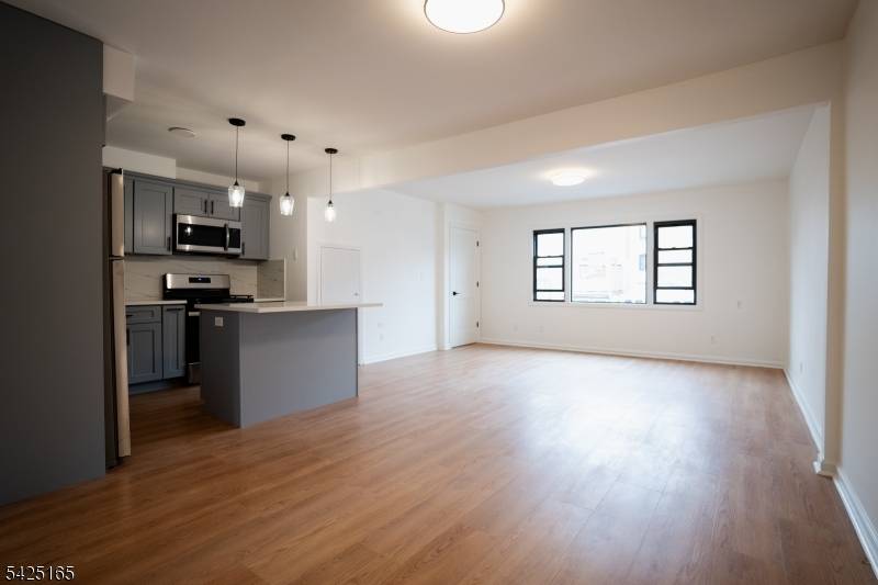 27 Alan Ter #2, Jersey City, NJ 07306