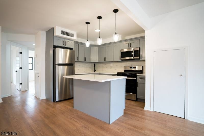 27 Alan Ter #2, Jersey City, NJ 07306