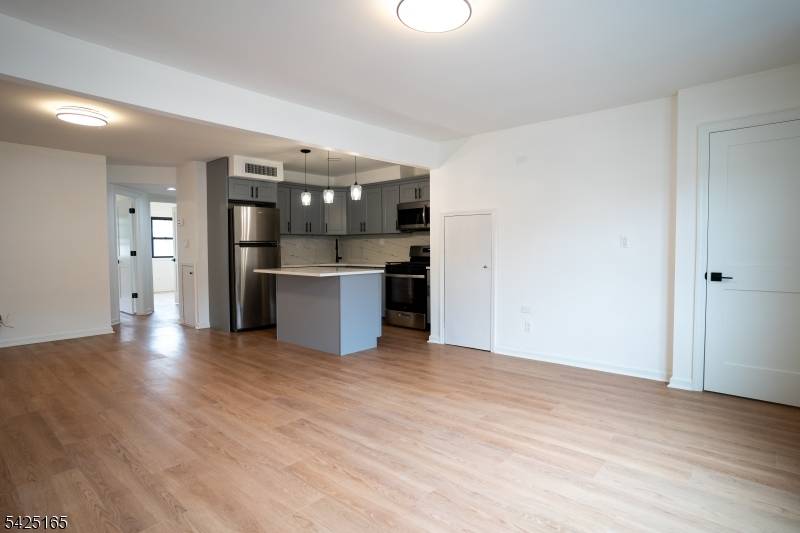 27 Alan Ter #2, Jersey City, NJ 07306