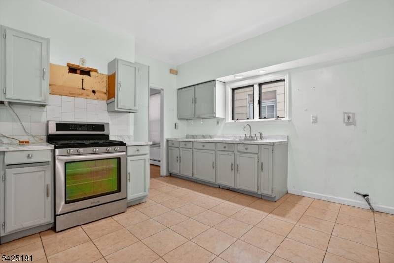 1110 Hampton Pl, Elizabeth City, NJ 07201