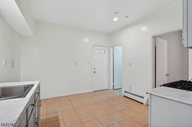 1110 Hampton Pl, Elizabeth City, NJ 07201