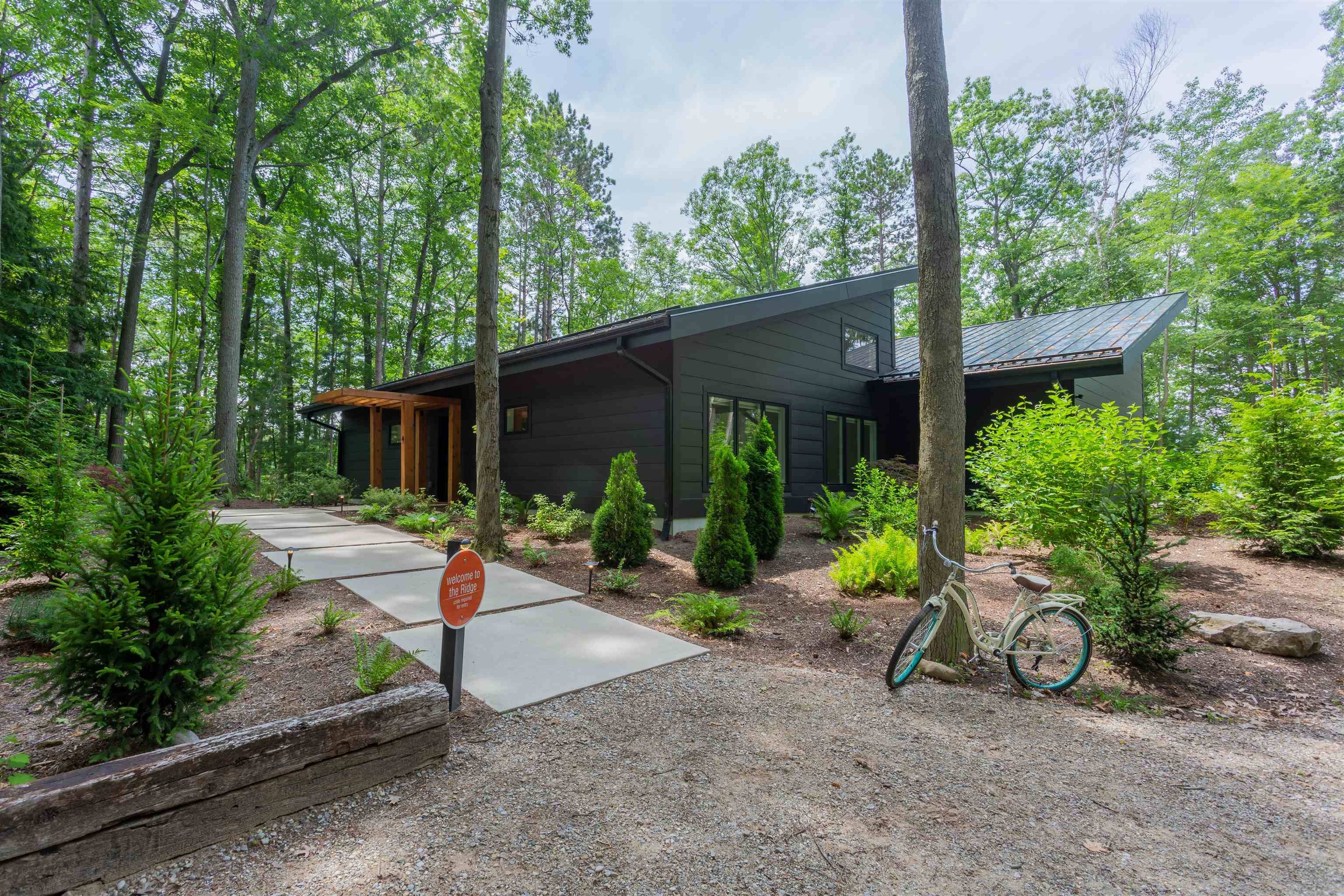 7103 Lake View RDG, Almira Twp, MI 49650