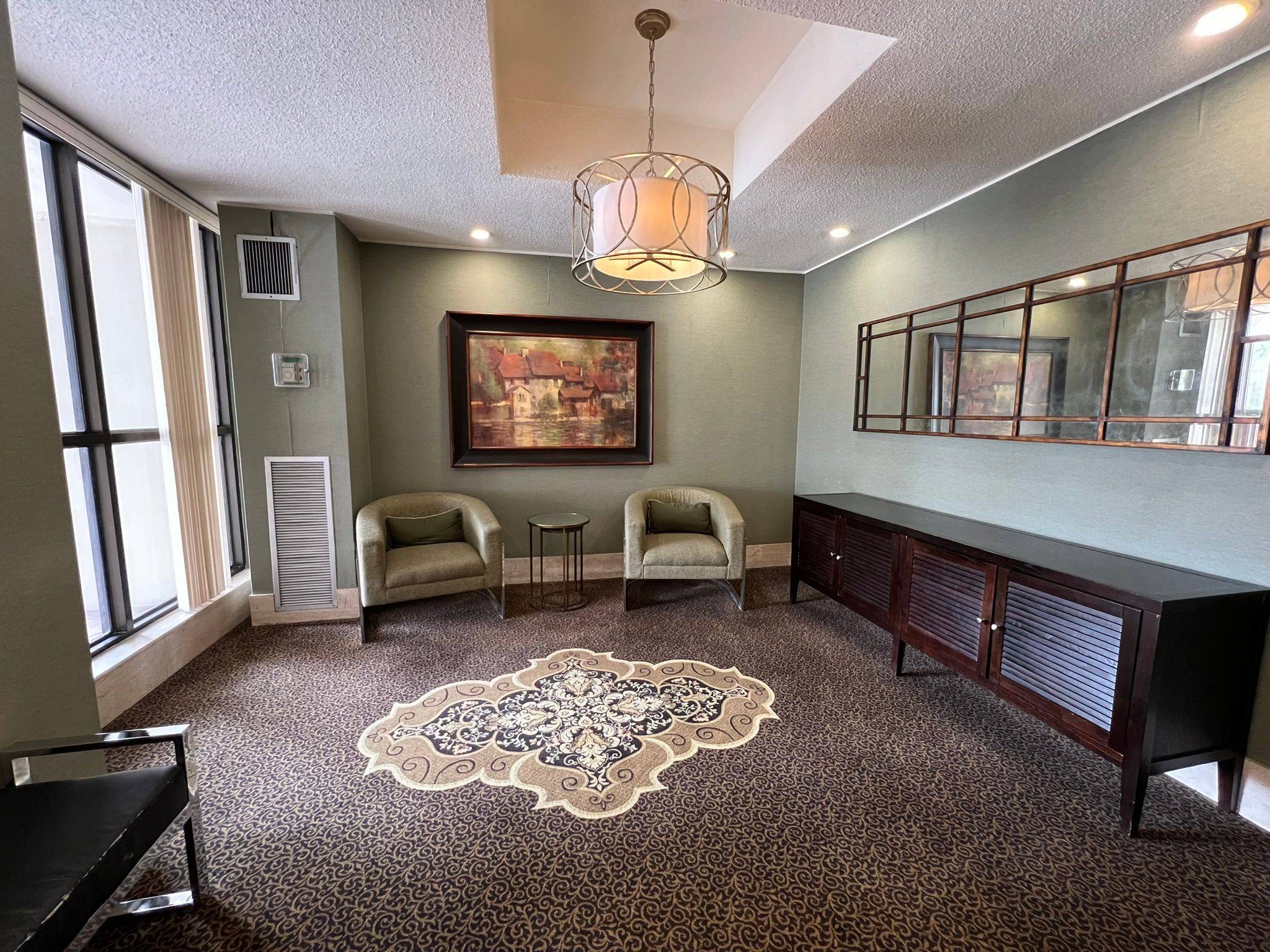 150 Neptune DR #704, Toronto C04, ON M6A 2Y9