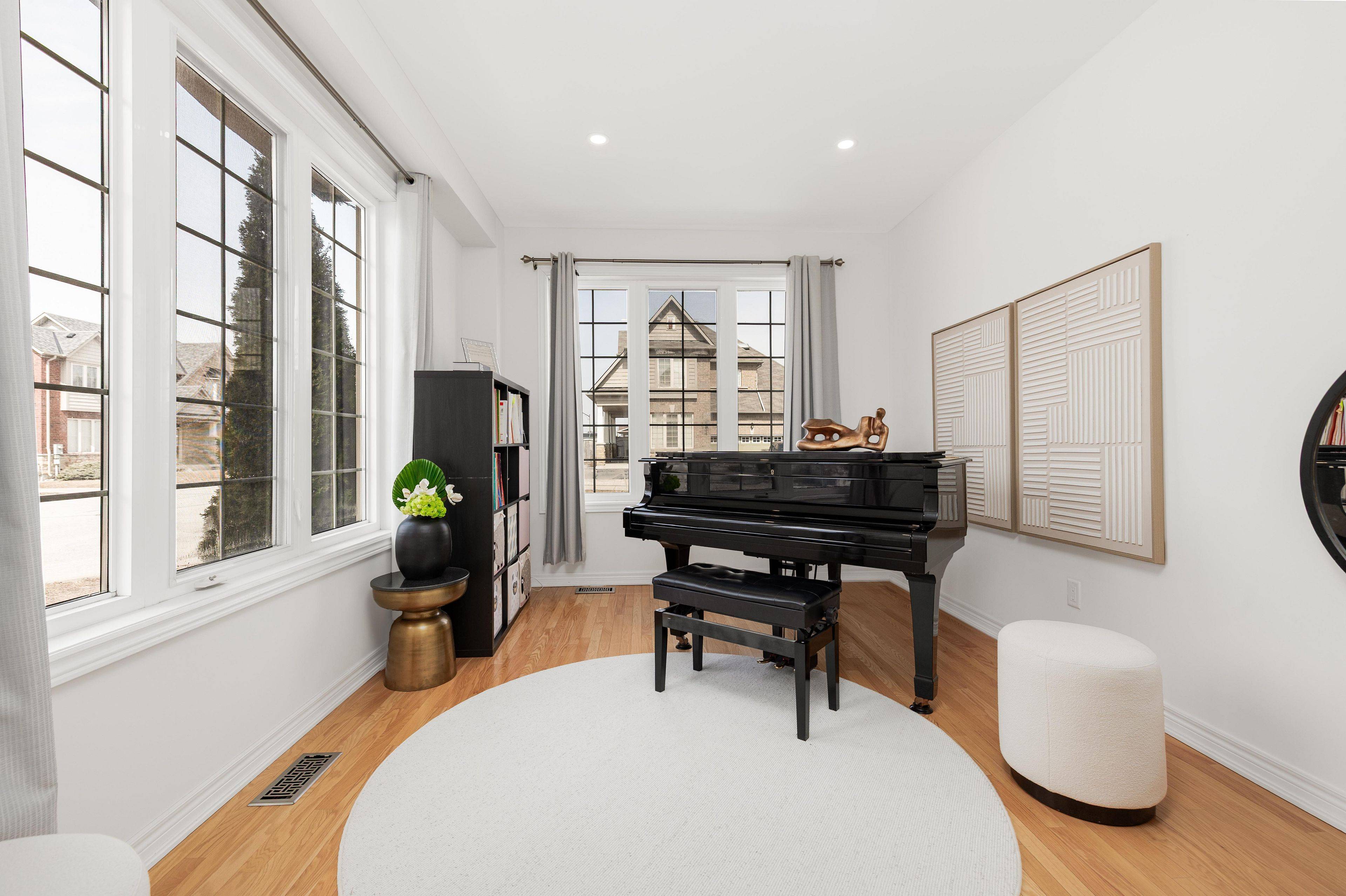 3 Mansard DR, Richmond Hill, ON L4E 0L8