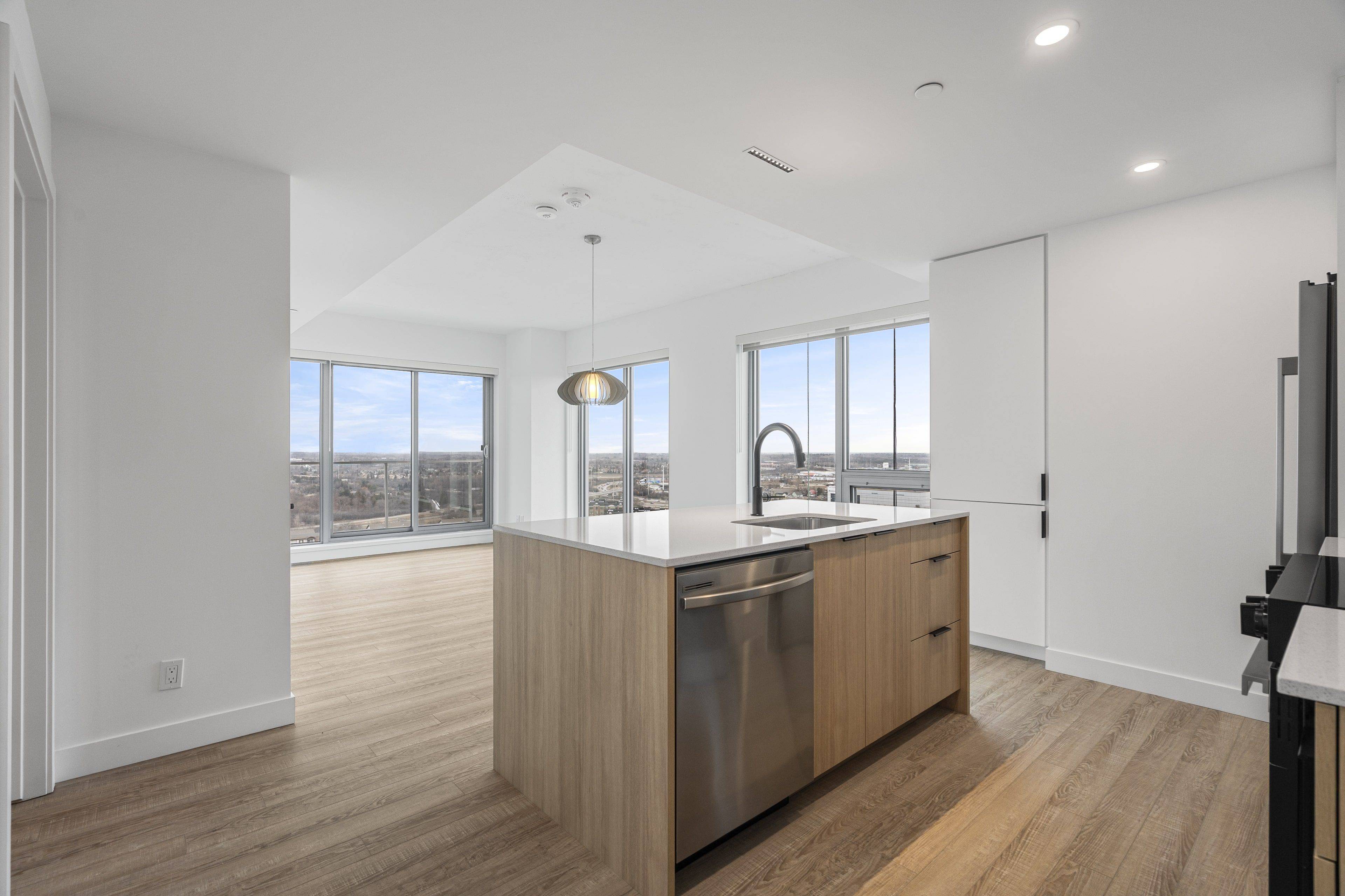 1240 Cummings AVE #207, Cyrville - Carson Grove - Pineview, ON K1J 0E3