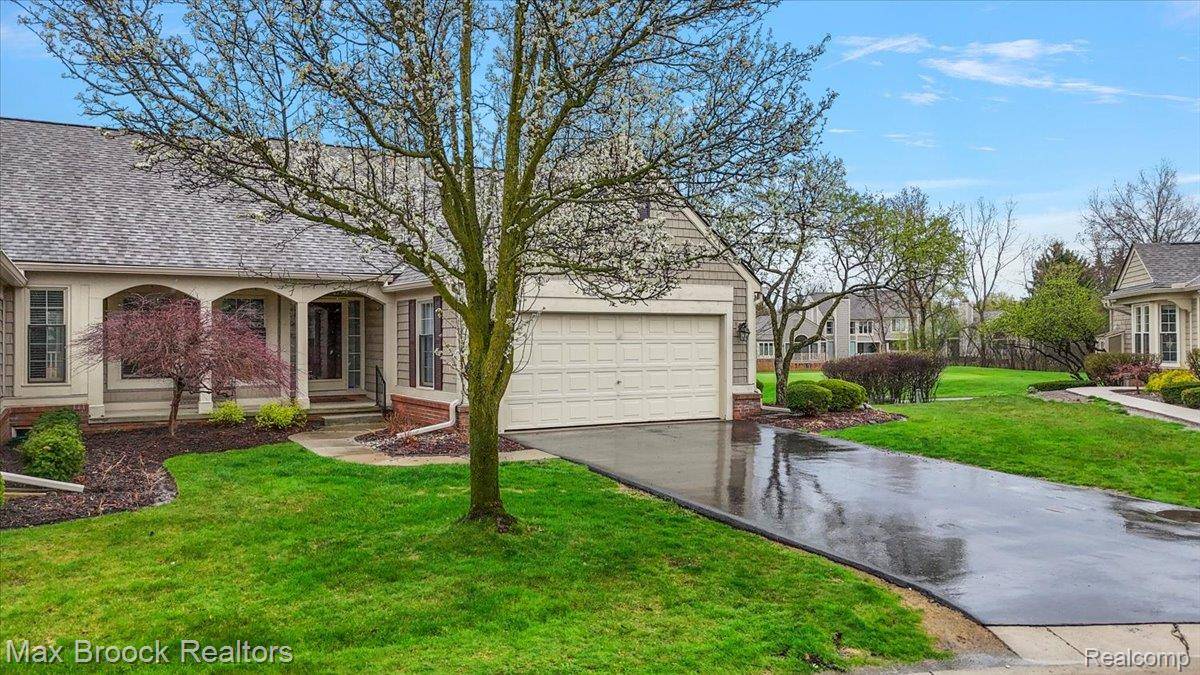 888 Tartan Trail, Bloomfield Hills, MI 48304
