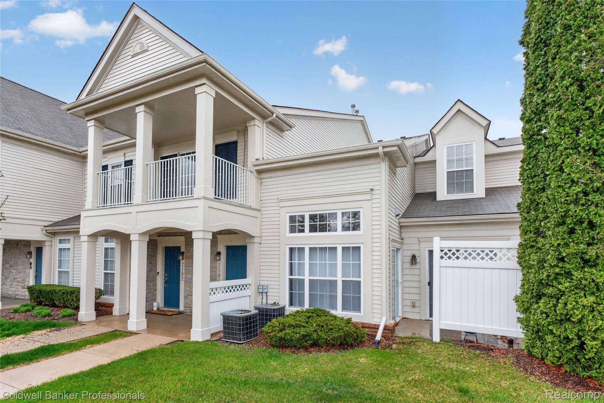 2104 Trailway CT, Commerce Charter Township, MI 48390