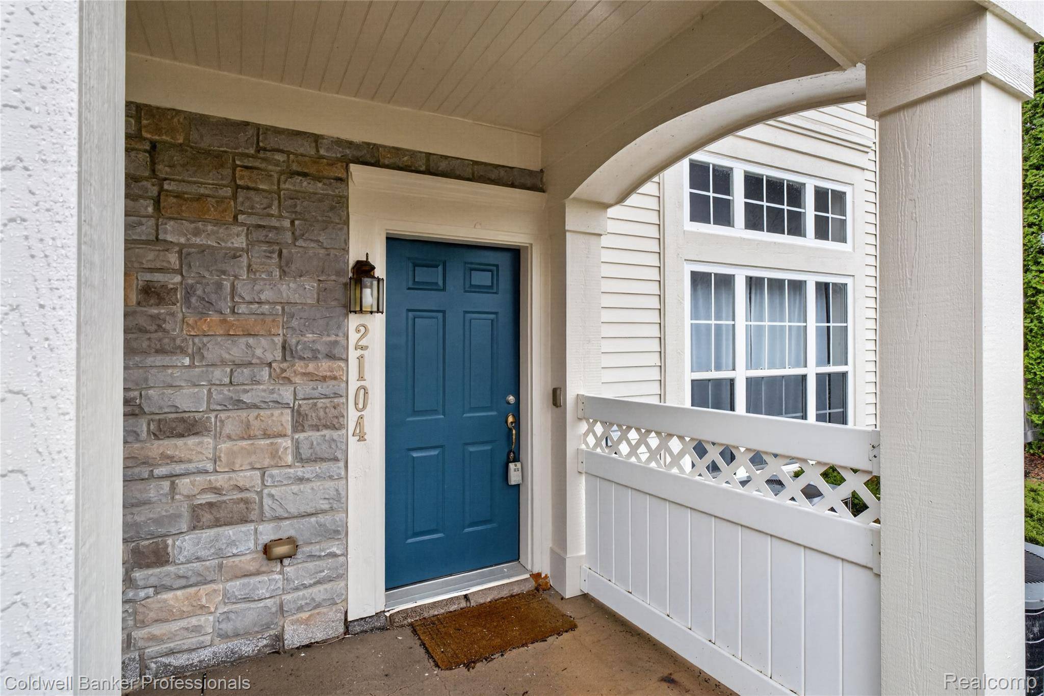 2104 Trailway CT, Commerce Charter Township, MI 48390