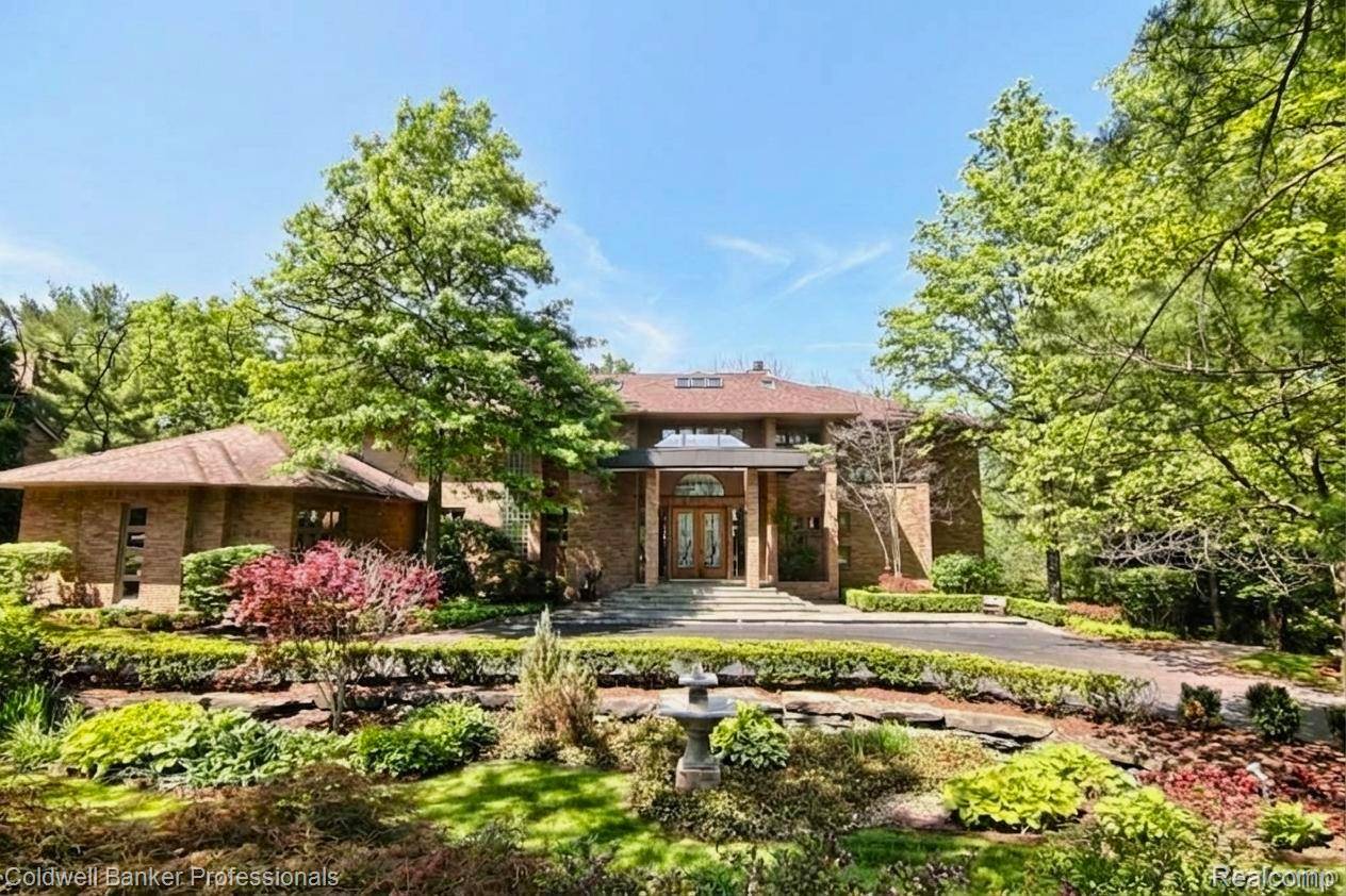 4692 W Wickford, Bloomfield Hills, MI 48302