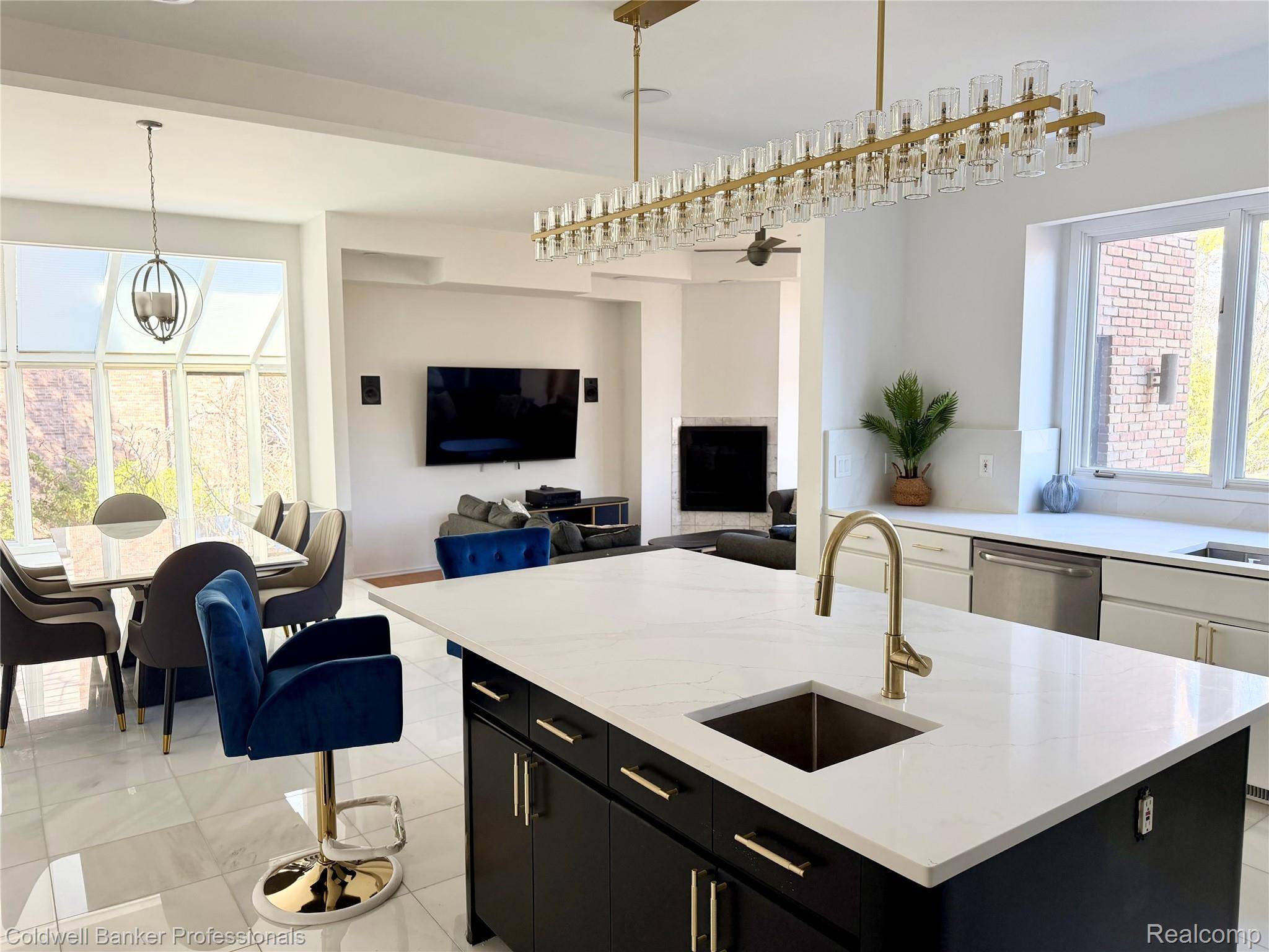 4692 W Wickford, Bloomfield Hills, MI 48302