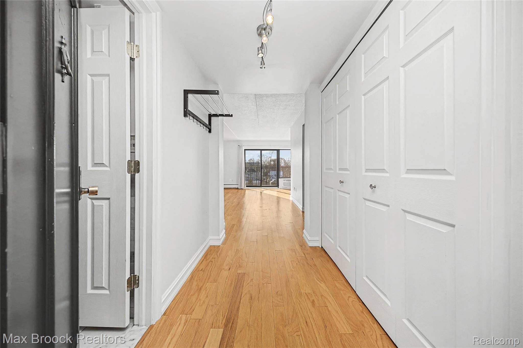 35300 Woodward AVE #406, Birmingham, MI 48009