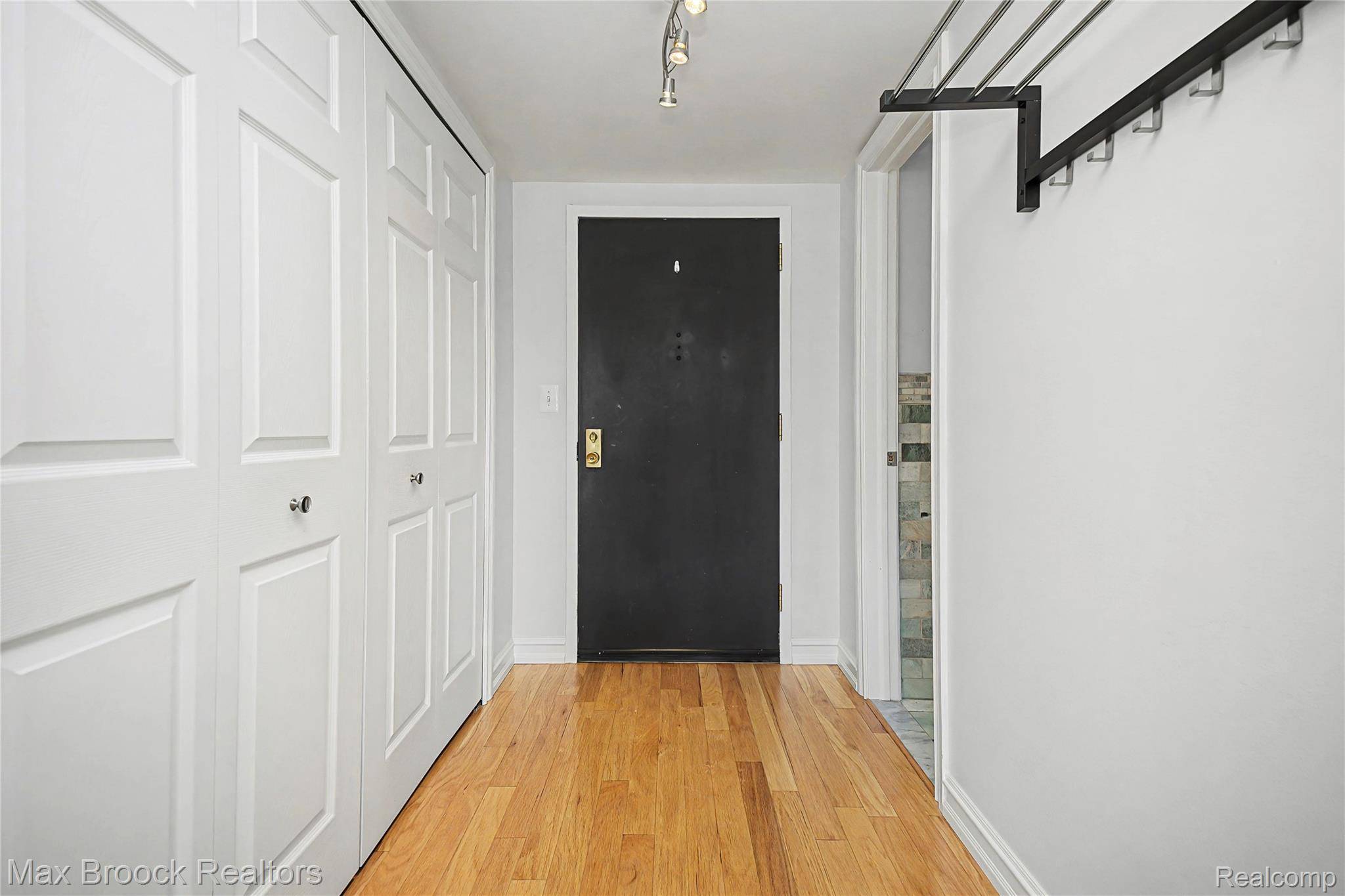 35300 Woodward AVE #406, Birmingham, MI 48009