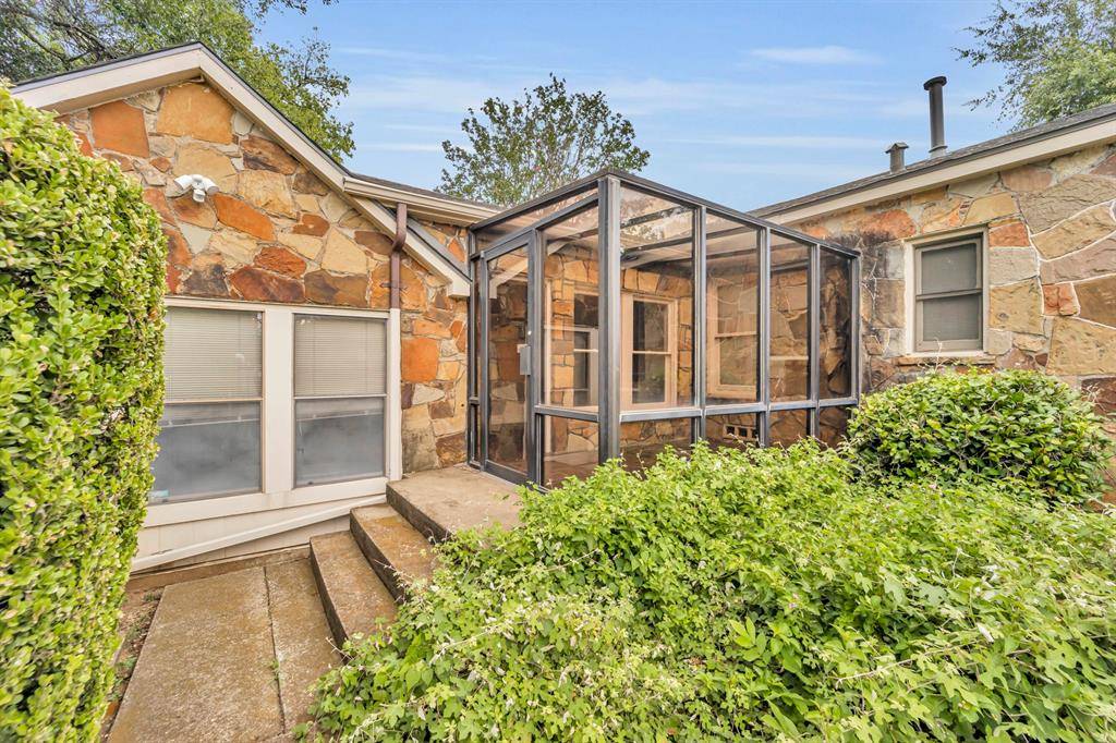 1311 W Abram Street, Arlington, TX 76013