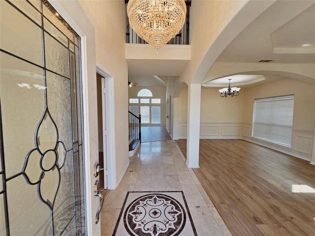 5207 W Cove Way, Grand Prairie, TX 75052