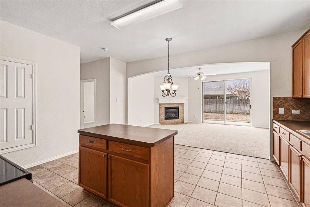 713 Dickerson Lane, Mansfield, TX 76063