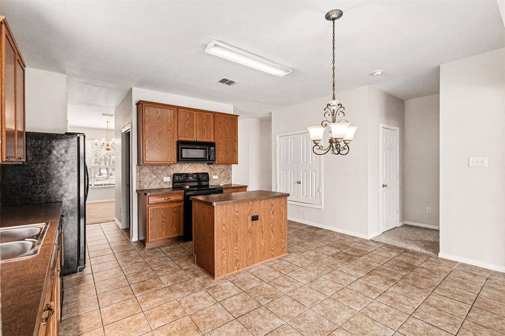 713 Dickerson Lane, Mansfield, TX 76063