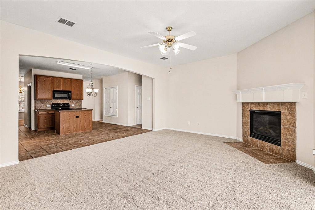 713 Dickerson Lane, Mansfield, TX 76063