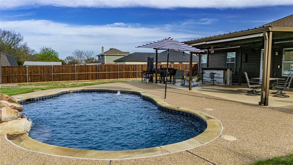 1111 Hill Meadow Drive, Midlothian, TX 76065