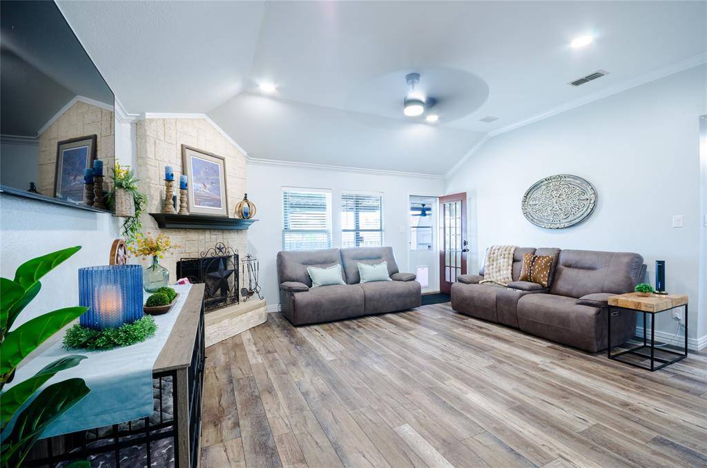 1111 Hill Meadow Drive, Midlothian, TX 76065