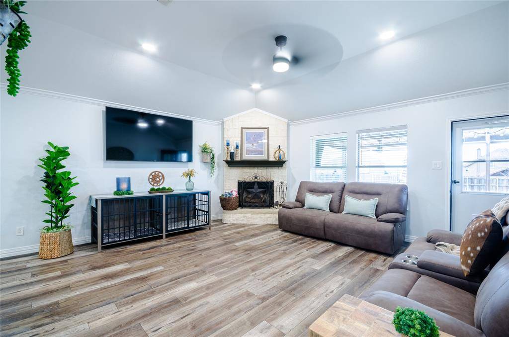 1111 Hill Meadow Drive, Midlothian, TX 76065