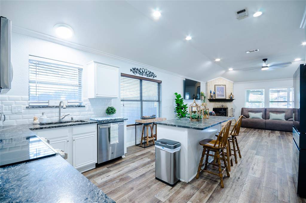 1111 Hill Meadow Drive, Midlothian, TX 76065