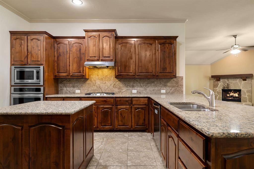 2234 Fallbrooke Drive, Grand Prairie, TX 75050