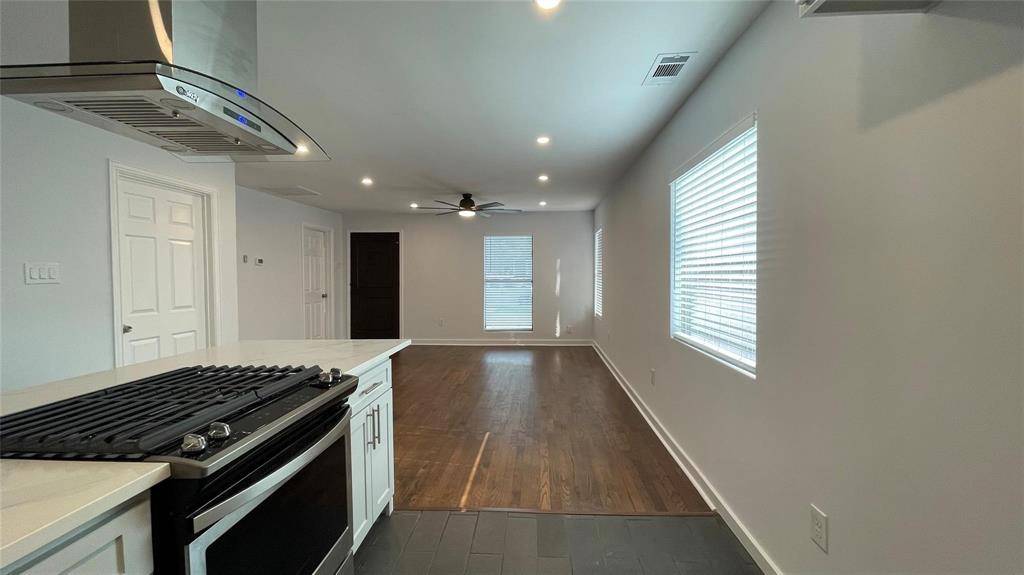 2931 Ivandell Avenue, Dallas, TX 75211