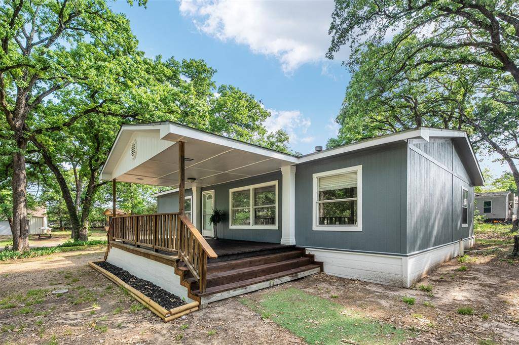 102 Lakewood Drive, Mabank, TX 75156