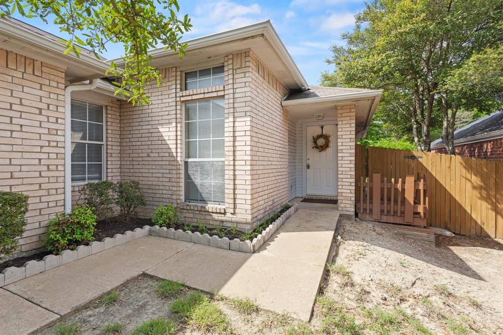 225 Juniper Ridge Court, Desoto, TX 75115