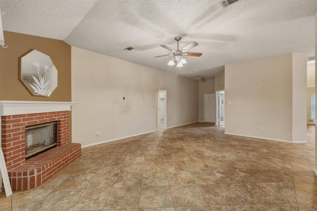 1714 Crestmeadow Lane, Mansfield, TX 76063