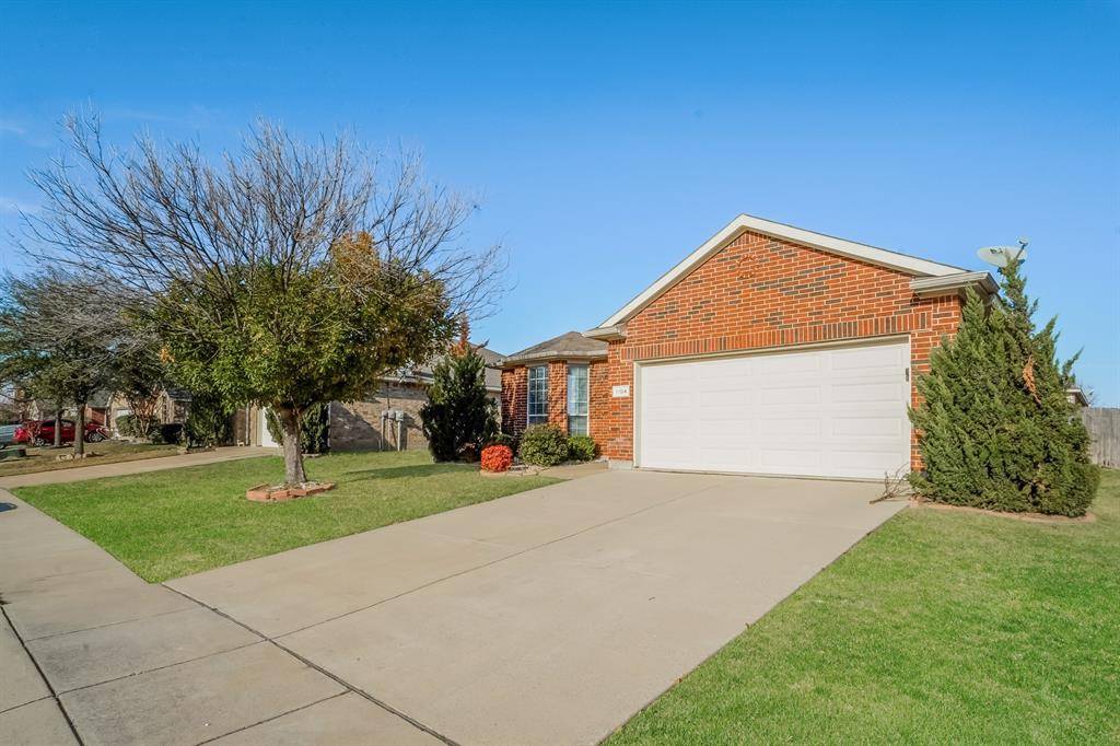 1104 Hearthstone Drive, Burleson, TX 76028