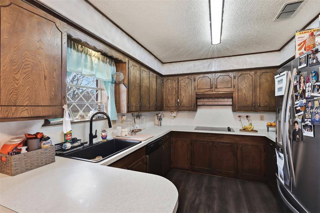 1045 County Road3210, Mount Pleasant, TX 75455